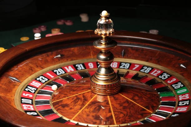 Diamond Empire slot game interface on situs tergacor mobile app showing reels and bet controls