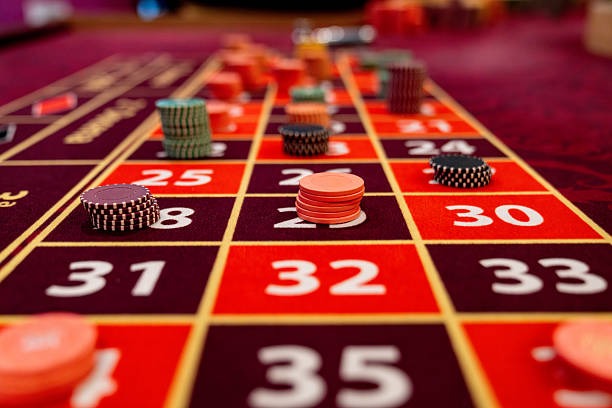 Mobile phone displaying live roulette table with World Cup match scoreboard overlay